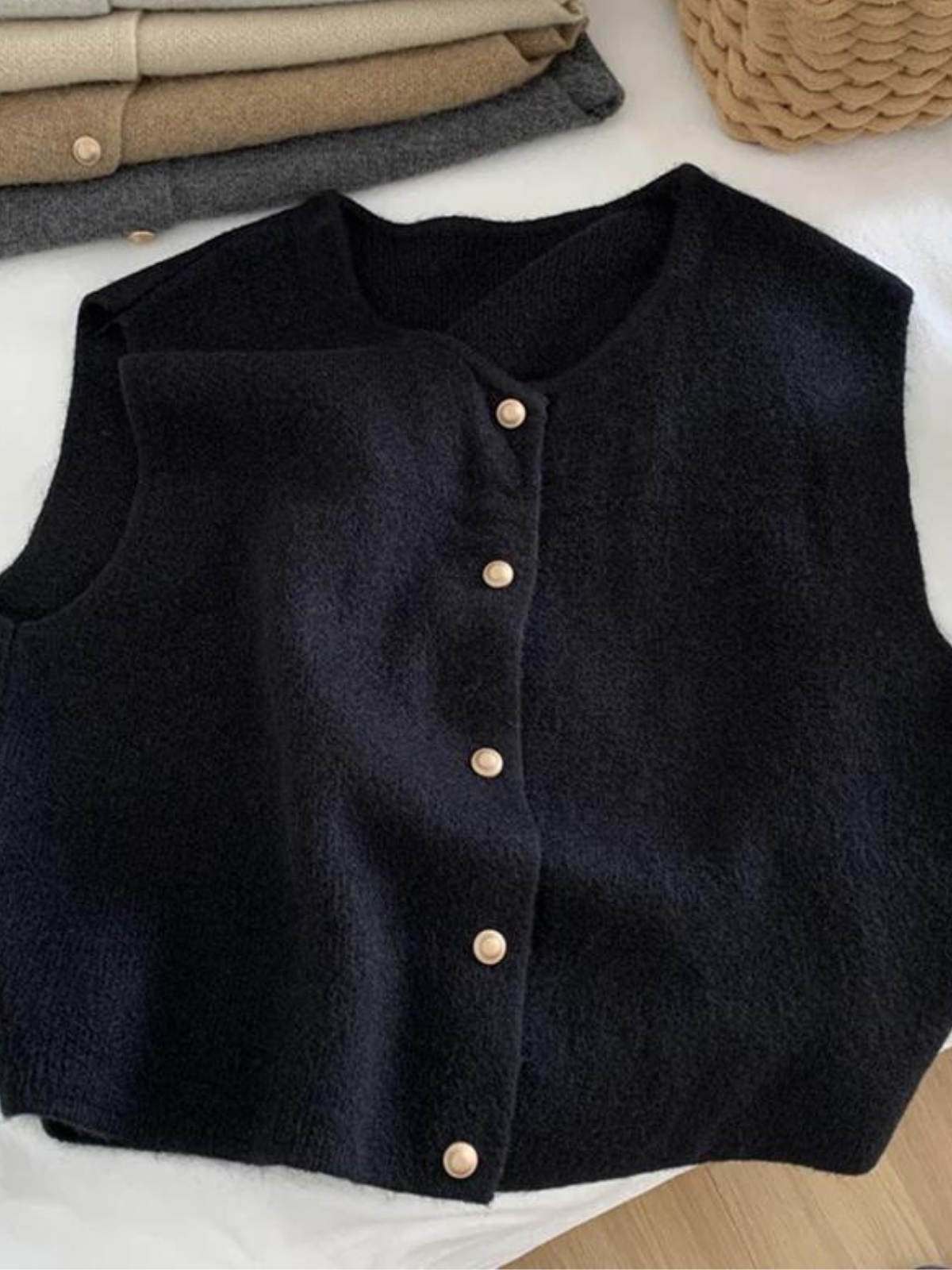 Buttoned Sleeveless O-Neck Vest