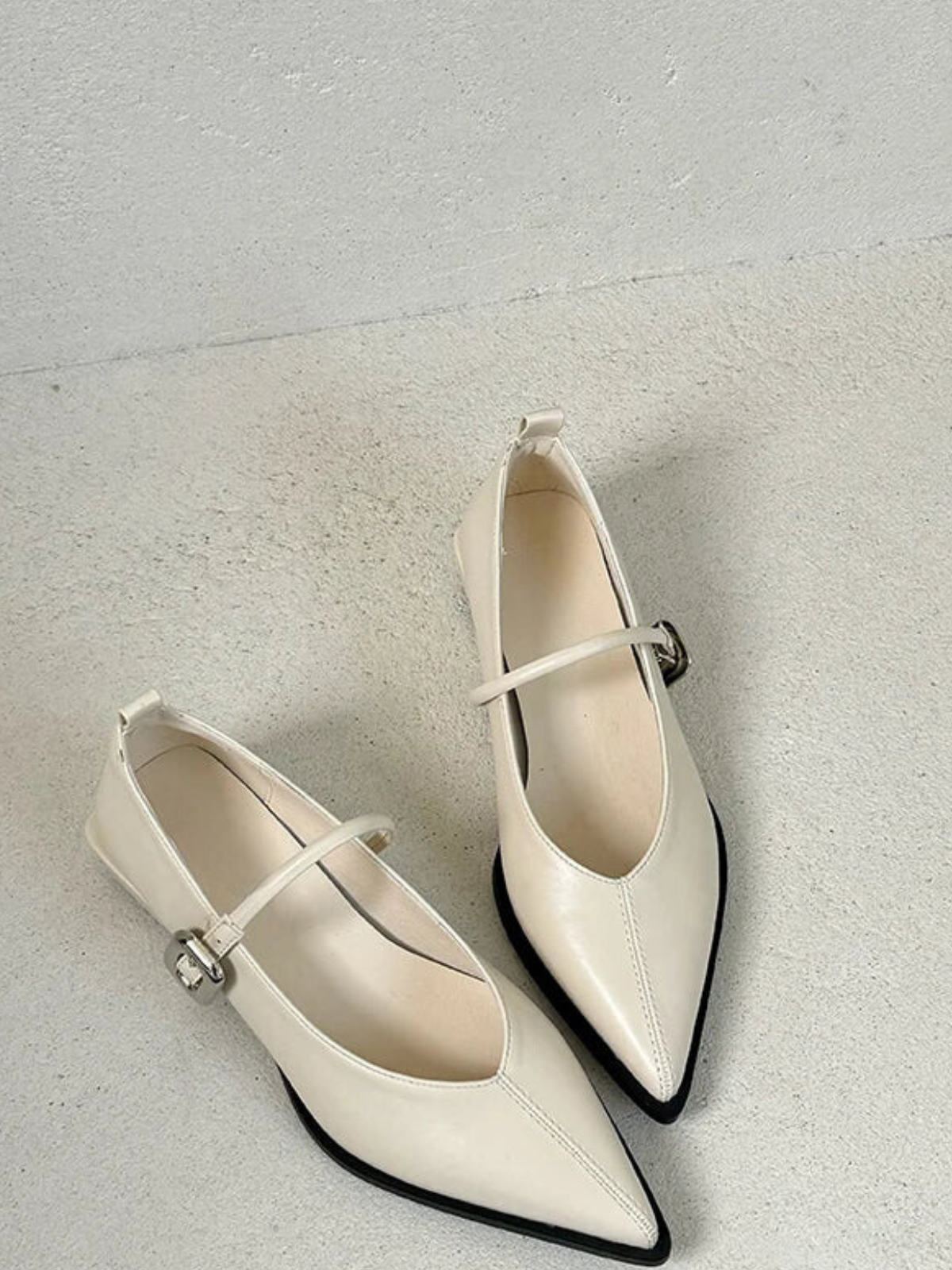 Belt Buckle Pointed Toe Loafers